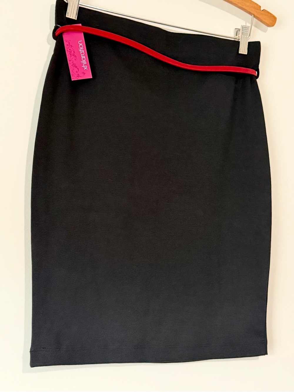 Xhilaration Black Pencil Skirt with Red Slim Suede Belt - Picture 6 of 7